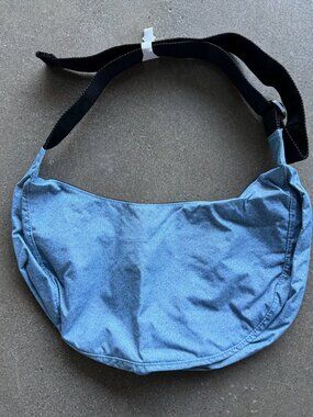 Brand New Medium Crescent Bag by Baggu in denim